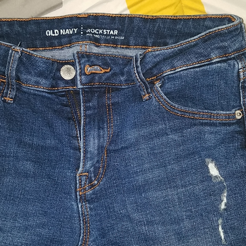 Old Navy Mid-rise Rockstar Jeans size 6